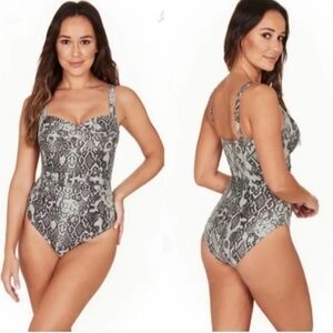 🌟 Nip Tuck Snake Skin Print One Piece Swimsuit Size 6 Multi Fit Cup Slimming